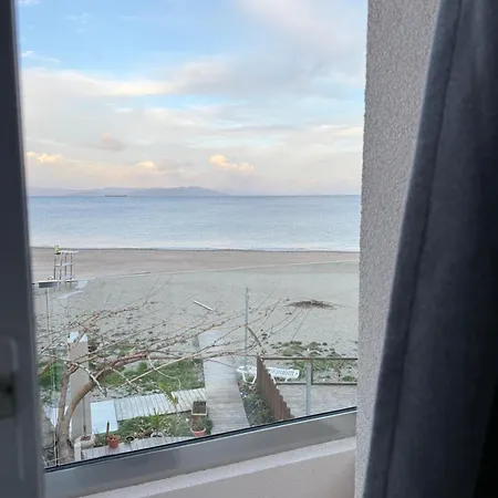 Nefeli-beachfront -apartment