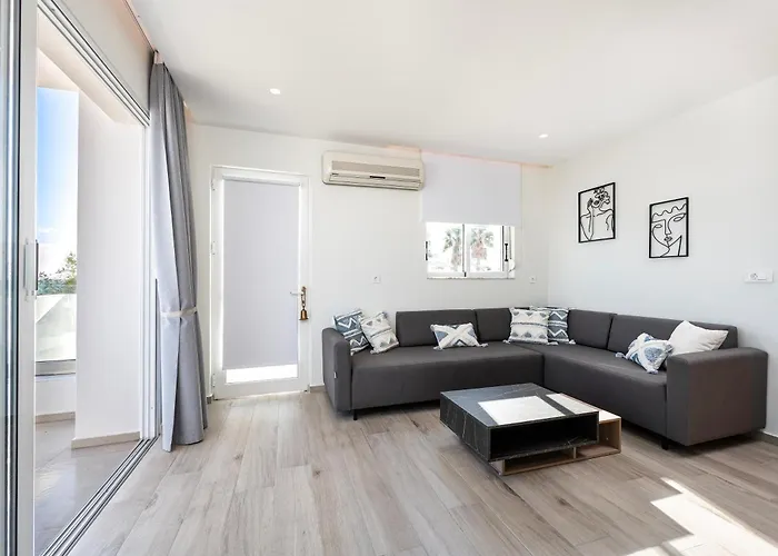 Nefeli-beachfront -apartment *