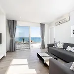 Nefeli-beachfront -apartment 公寓 *